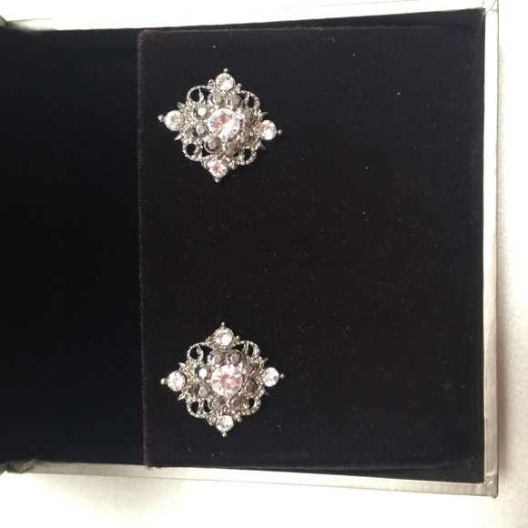 Jewelry - Crystal earrings